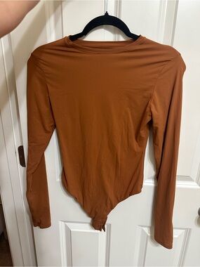 Skims Long Sleeve Bodysuit in Rust Brown